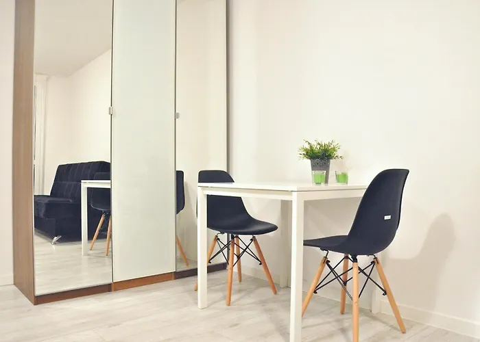 Nice And Comfy Studio Close To Old Town And Metro.