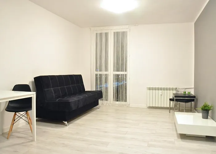 Nice And Comfy Studio Close To Old Town And Metro.